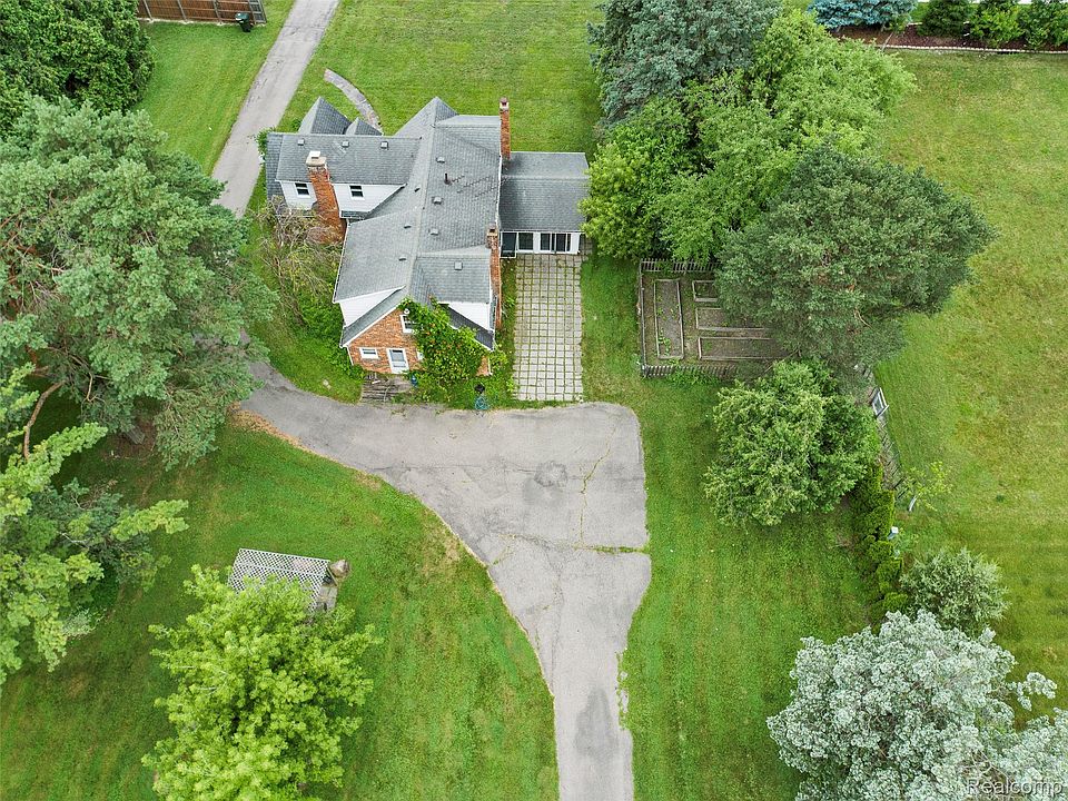 42192 Dequindre Rd, photo 3