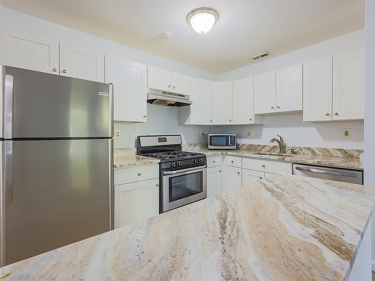 404 Diamond Dr #404 — Photo 5