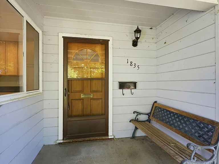 1835 Sandalwood Dr — Photo 36