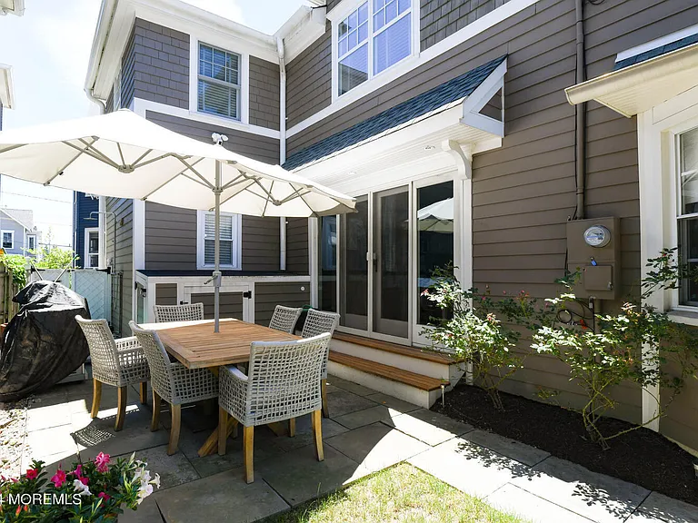94 Embury Ave — Photo 32