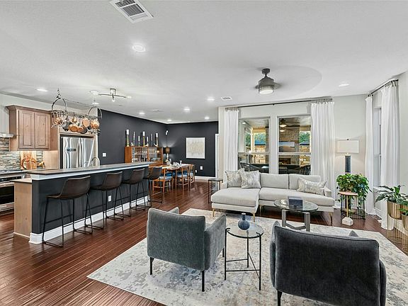 5th image of 549 Clubhouse Dr #G
