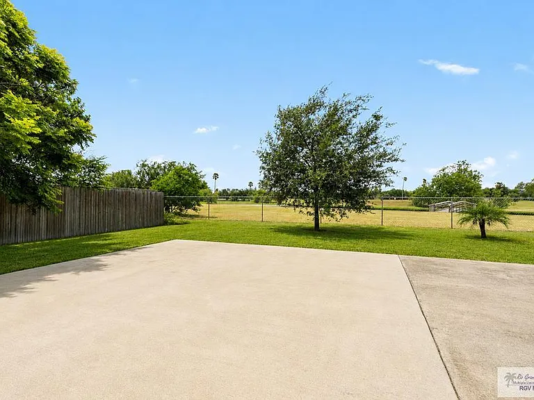 28 Red Bay Cir — Photo 15