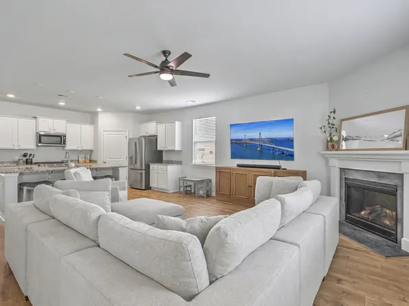 1062 Wading Point Blvd, Huger, SC 29450