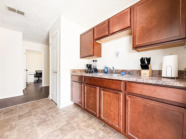 8486 Jasper Ave — Photo 10