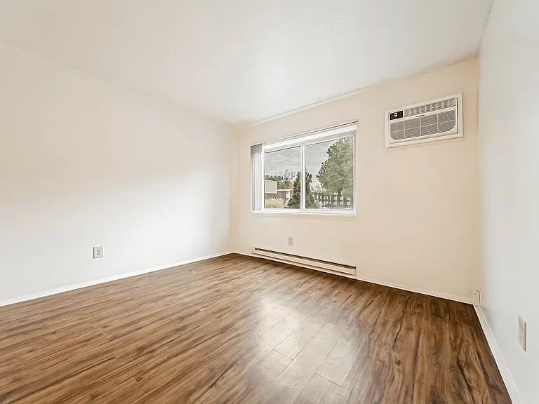 Jordan Court Apartments — Photo 5