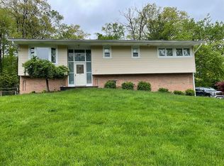 65 Tennyson Dr, Nanuet, NY 10954