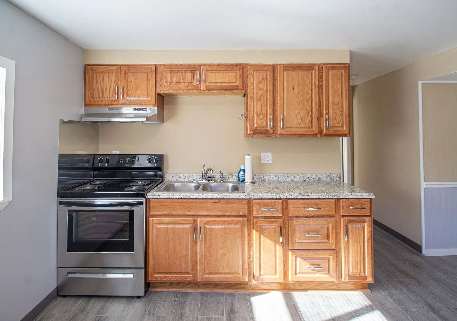 2-4 Fyfer Pl — Photo 3