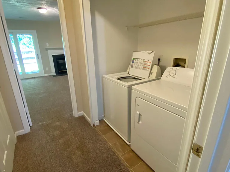 402 Dundee Pl — Photo 32