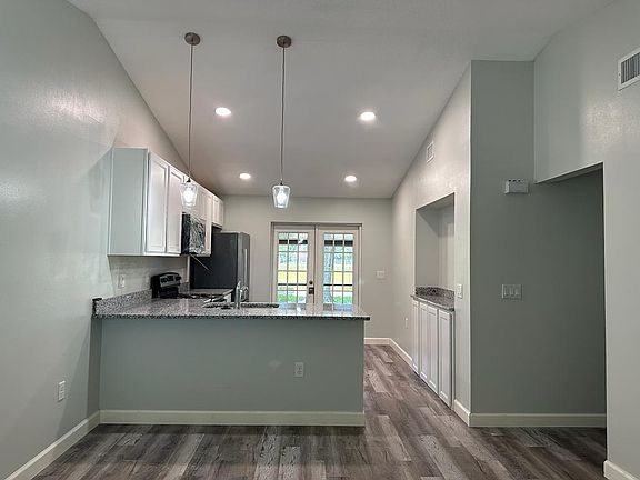 4th image of 2702 Coral Reef Dr