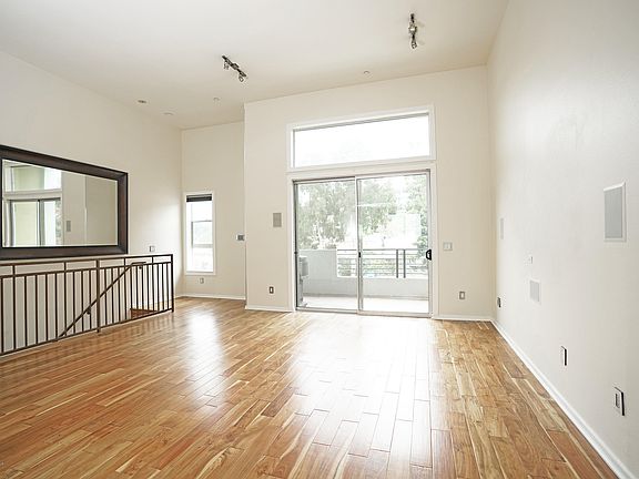 4th image of 2399 N Silver Lake Blvd #17