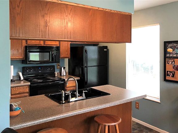 Breakfast bar into kitchen