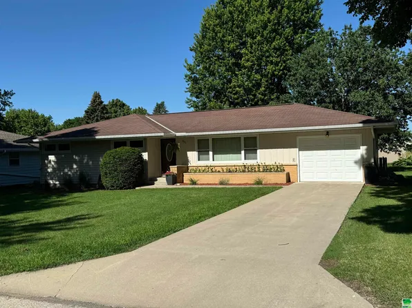 409 Maple St, Aurelia, IA 51005