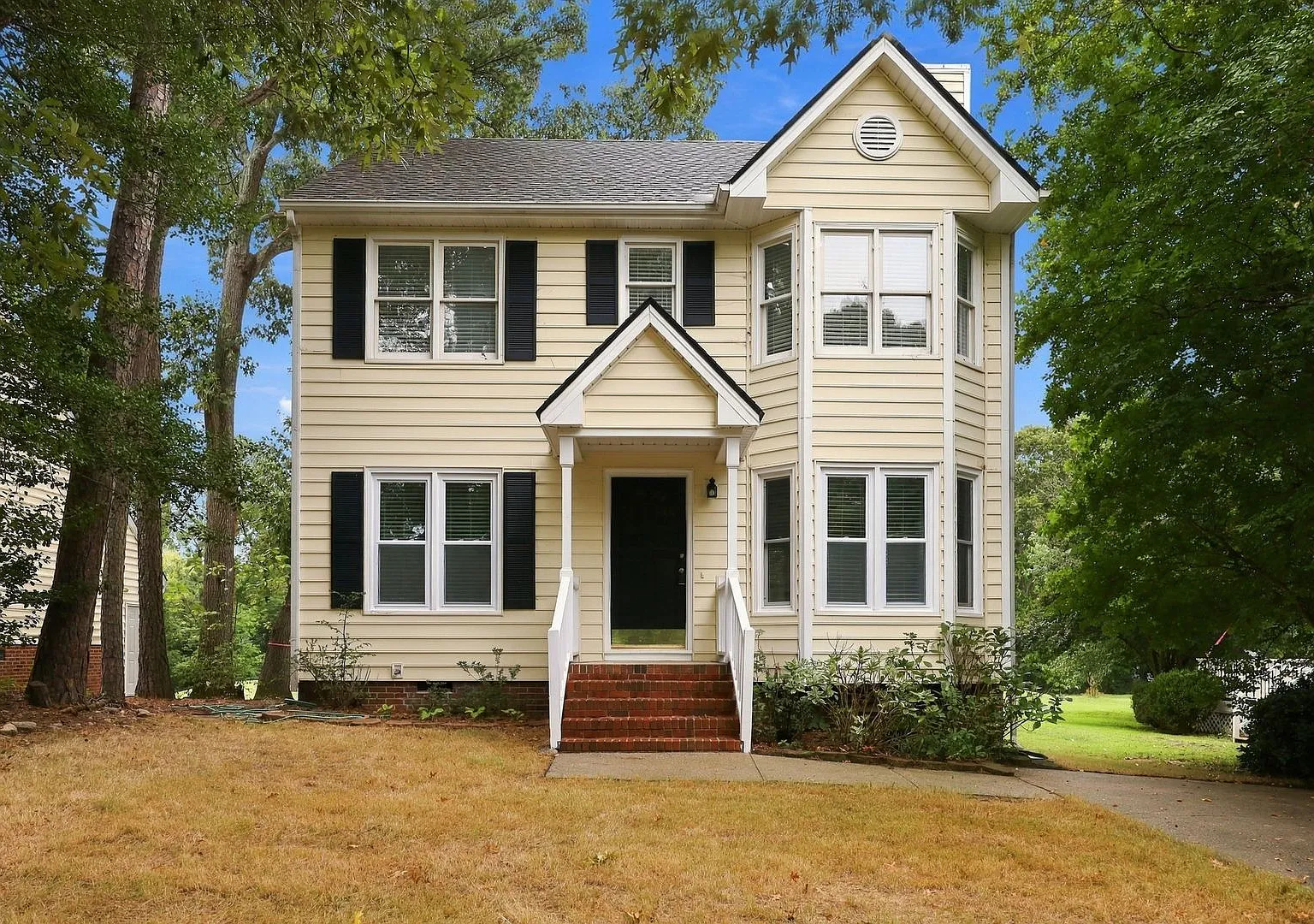3-Bedroom Hedingham Home with Golf Course Views & Expansive Deck — Photo 1