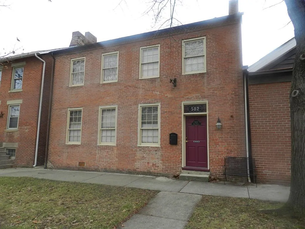 582 Main St photo 1