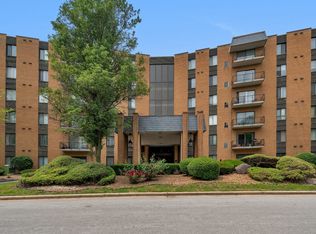 700 N Bruce Ln APT 105, Glenwood, IL