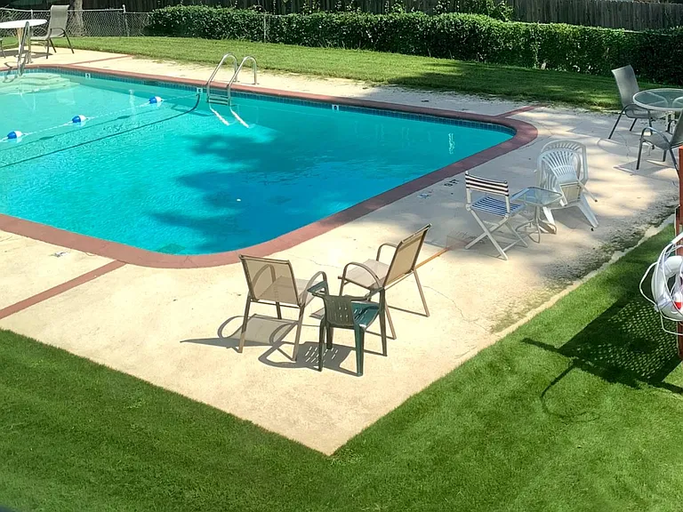 Complex pool
