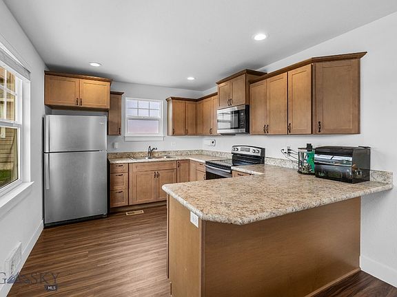 5th image of 255 Johnson Ave