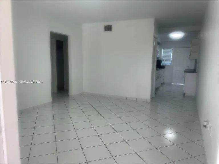 3430 SW 10th St #3 — Photo 8