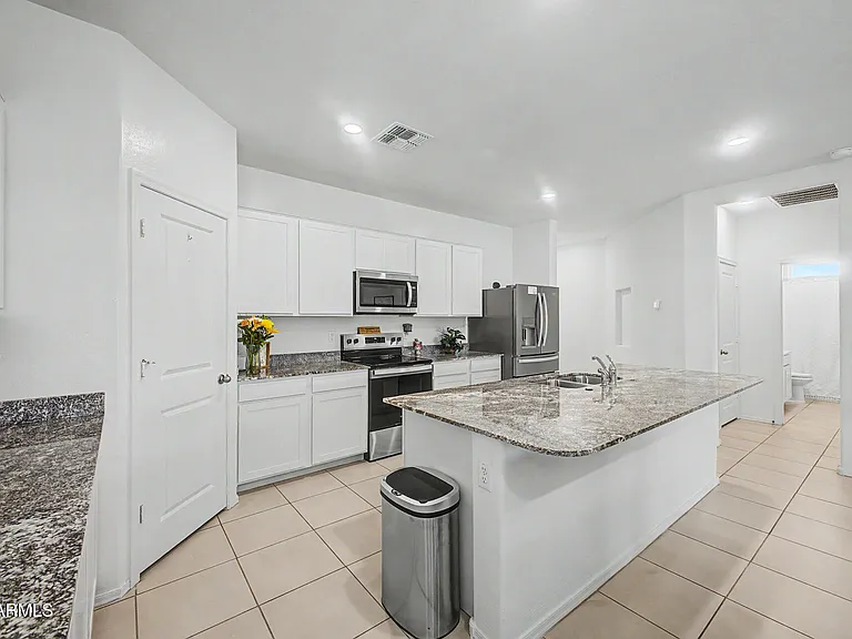 10611 W Bloch Rd — Photo 9