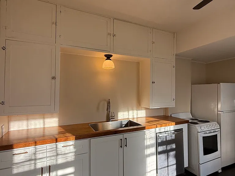 1114 Main St — Photo 10