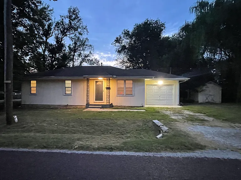 2901 W Walnut St — Photo 23