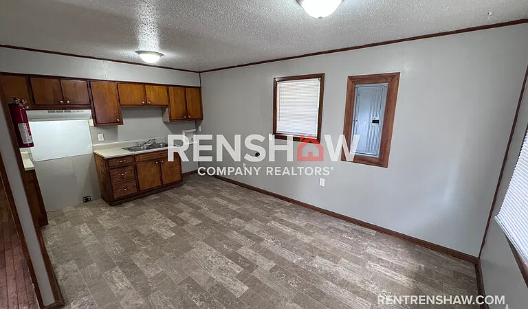 92 Navy Dr E — Photo 4