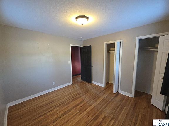 3rd image of 729 Elm Ct