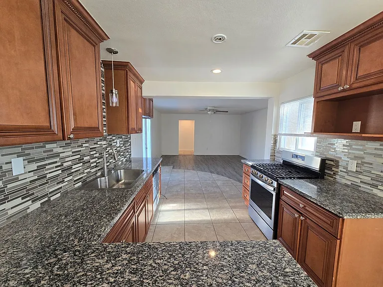 4124 W Avenue L6 — Photo 10