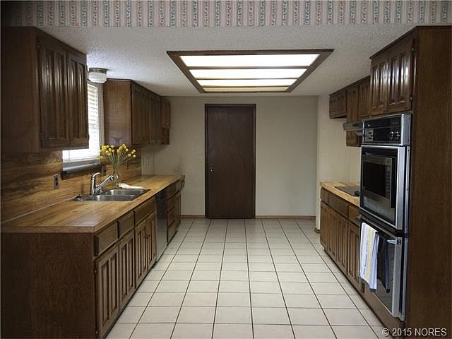2nd image of 3001 E Louisville St