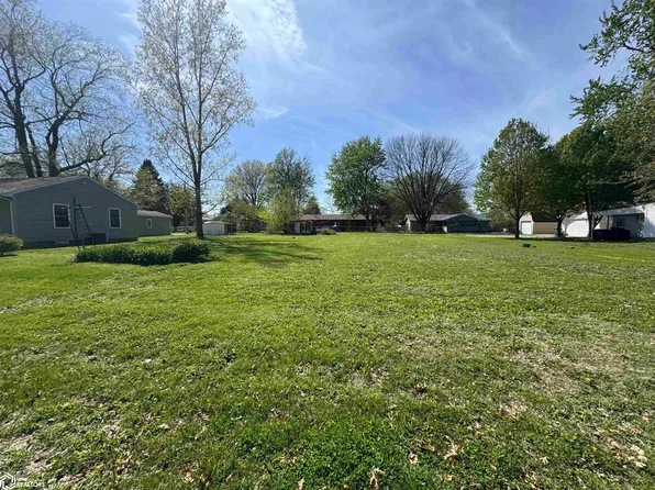2225 S 12th St, Burlington, IA 52601