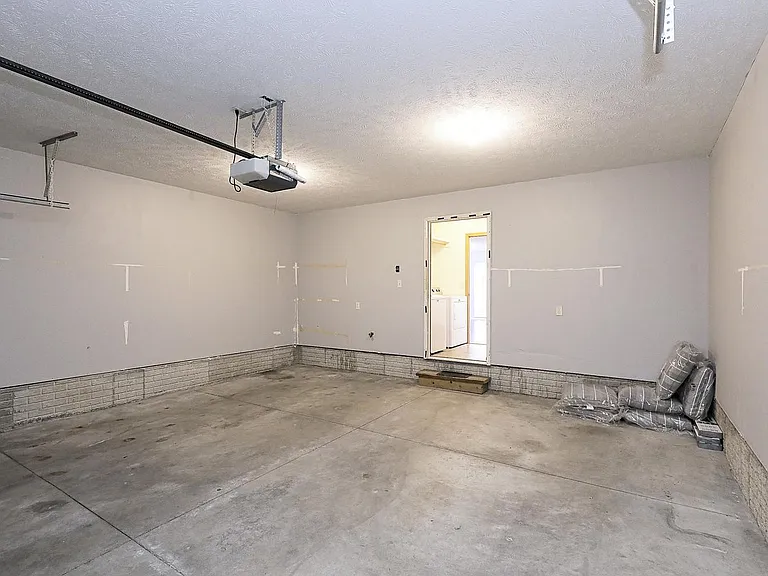 8805 Venice Ln — Photo 36