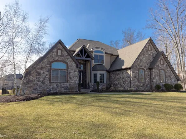 21147 Cedar Creek Dr, Strongsville, OH 44149