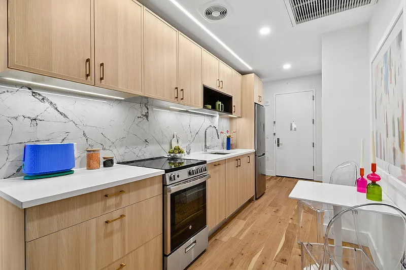 240 Willoughby St #7T
