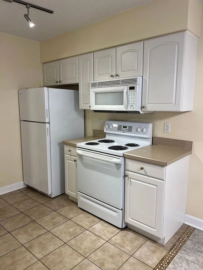 1800 Park Ave — Photo 2