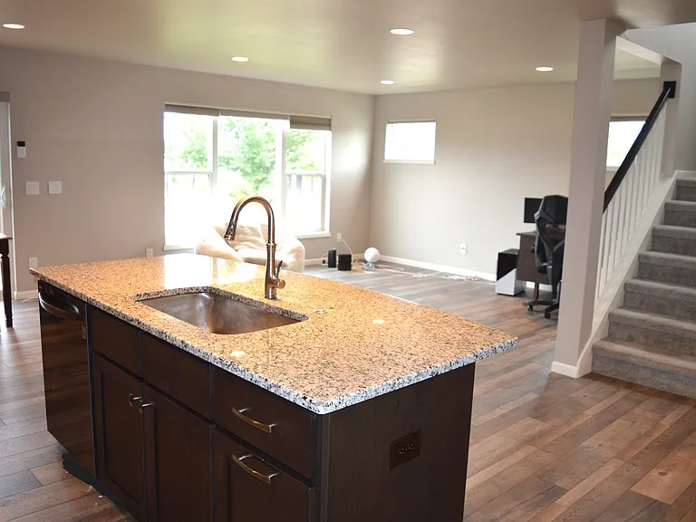 321 Alton Dr — Photo 9