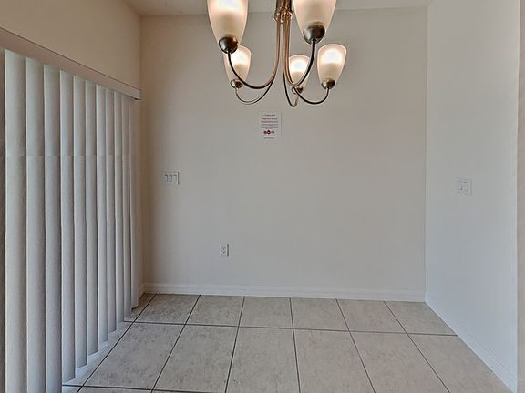 5th image of 1140 Lone Palm Way