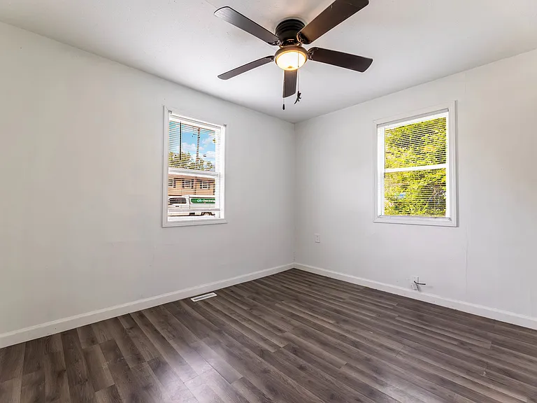 306 S Lincoln St — Photo 9