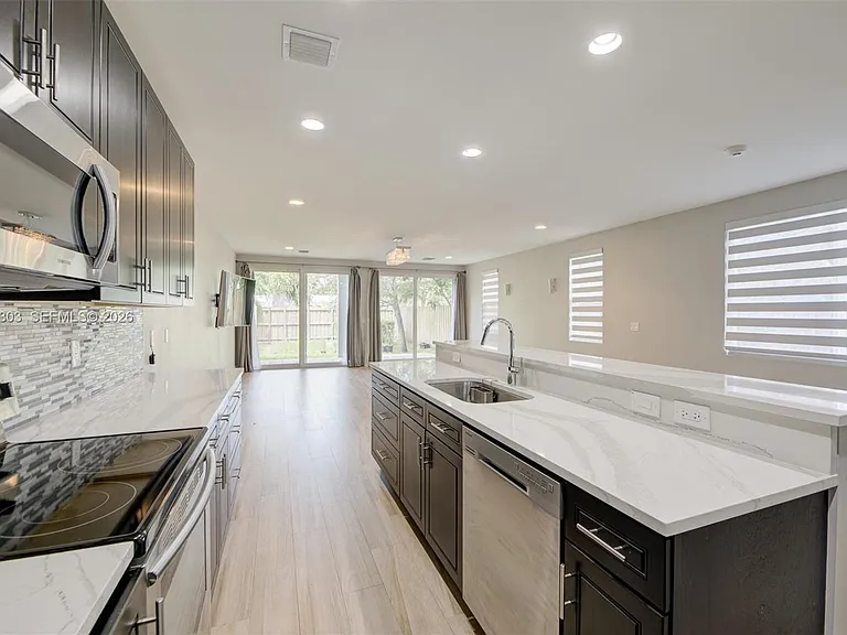 619 SW 17th St — Photo 19