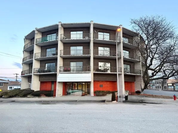 3900 W 95th St APT 305, Evergreen Park, IL 60805