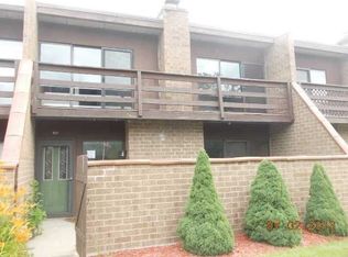 802 Kenneth Cir, Elgin, IL 60120