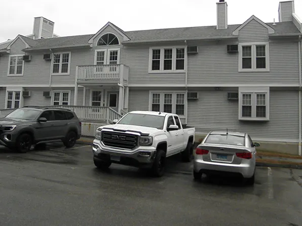 82 Longview Street APT 42, Waterford, CT 06385