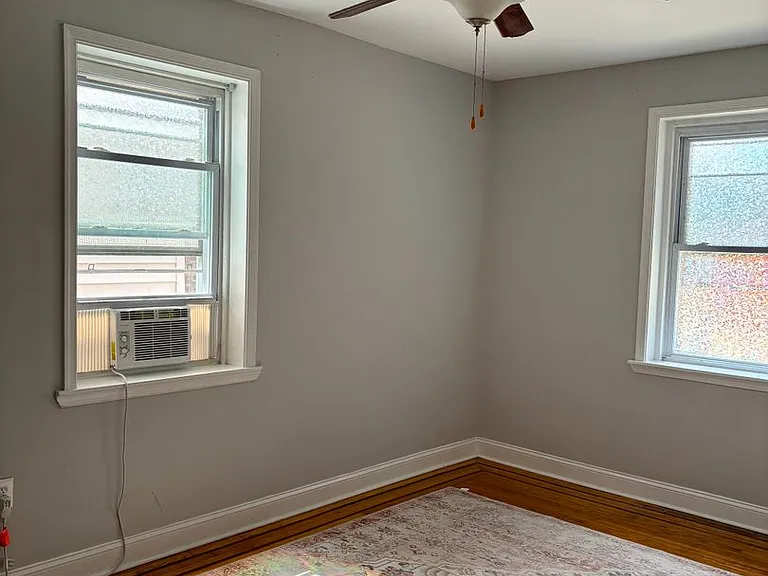 4900 Pine St — Photo 3