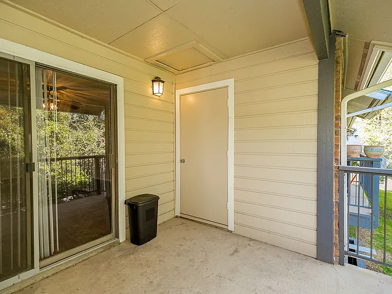 City Crest Apartments — Photo 152