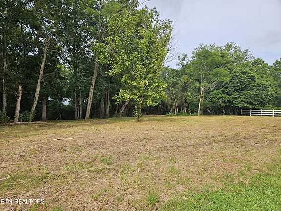 5th image of 237 E Shore Dr