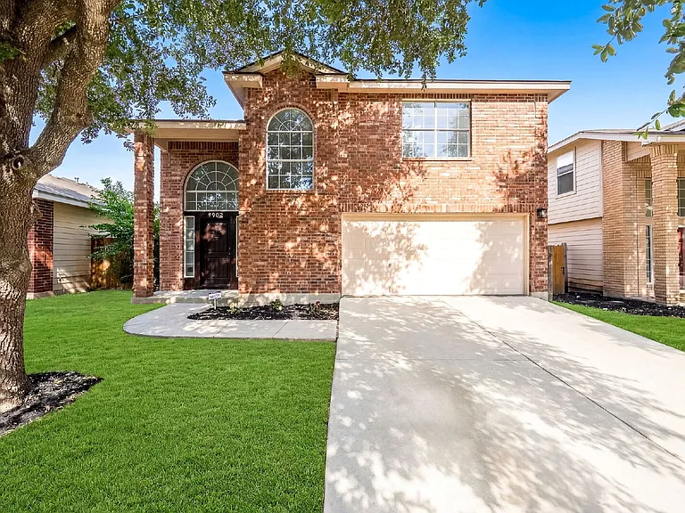 4902 Crestwood Hill Dr — Photo 4