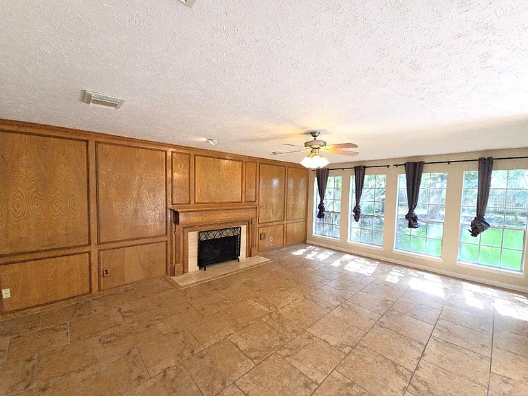 2502 Fairwind Dr — Photo 3