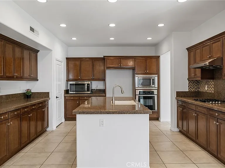 15767 Flight Ave — Photo 9