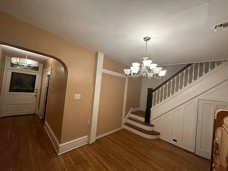 912 N Franklin St — Photo 2
