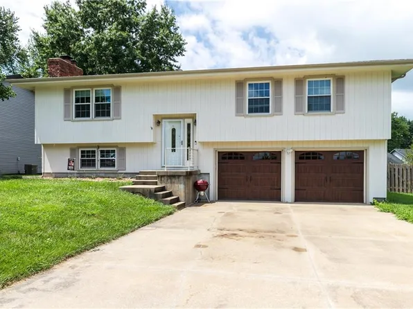 1178 S Delaware Dr, Tonganoxie, KS 66086