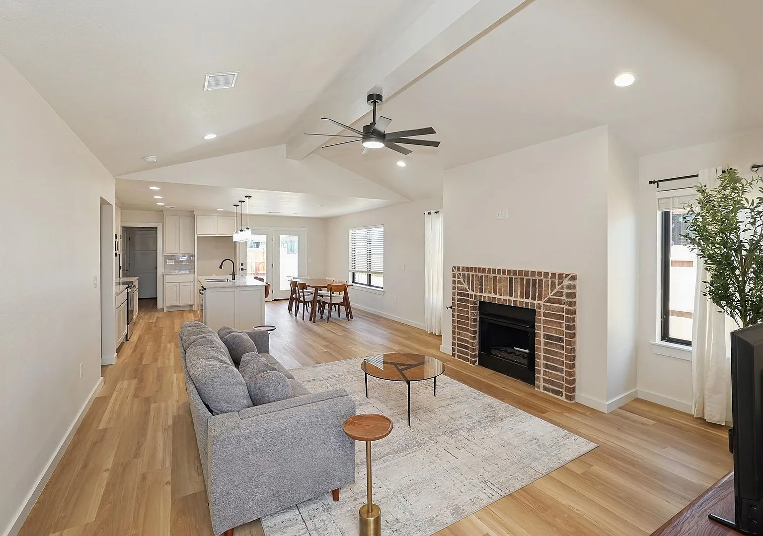 8813 Oakleaf — Photo 3